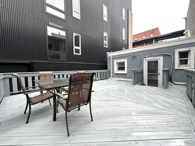 Building Photo - Gorgeous Studio Apartment in Fishtown with...