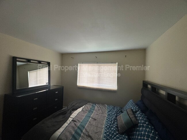 Building Photo - 9491 Palm Cir S