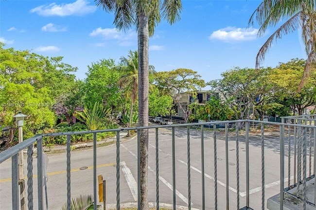 Building Photo - 694 NE 76th St