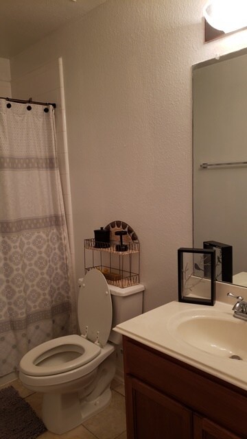 Building Photo - 16026 Summerville Lake Dr