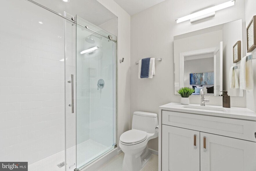 Bedroom 1 - en suite bath - 1201 Kearny St NE