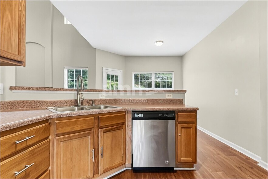 Building Photo - 204 Annesbury Ln