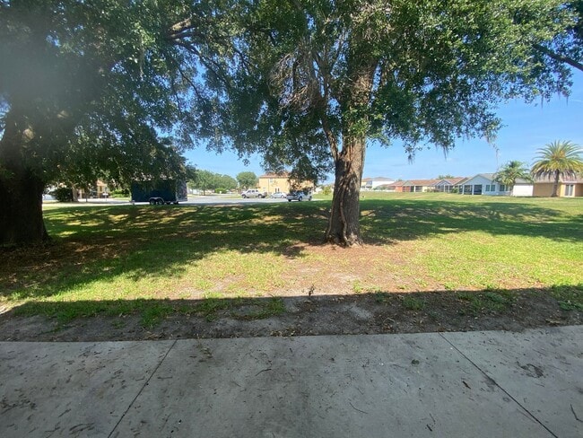Building Photo - Beautiful, Family & Pet Friendly, 2 Story,...