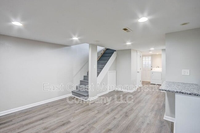 Building Photo - 2233 Graythorn Rd