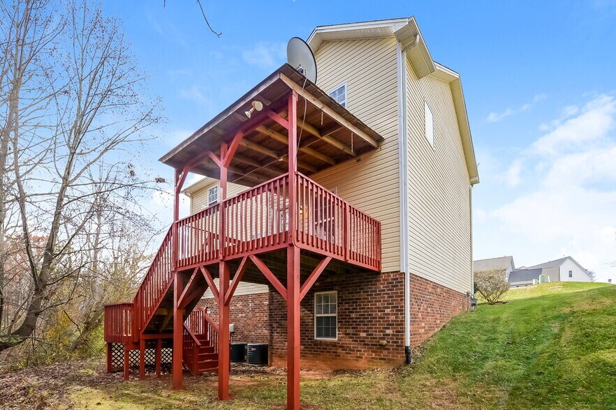 Building Photo - 213 Sedge Meadow Dr