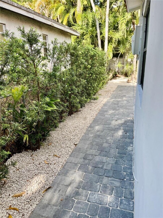 Building Photo - 200 Frow Ave