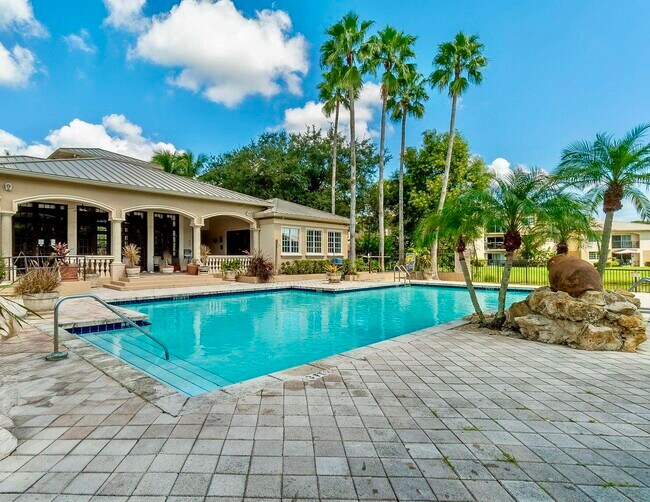 Building Photo - 900 Crestwood Ct S