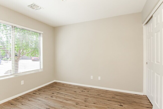 Building Photo - 4640 W Magdalena Ln