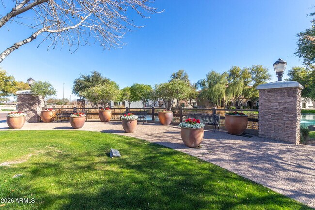 Building Photo - 1677 E Chelsea Ln