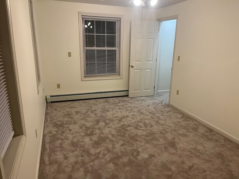 Building Photo - 12 Bow St