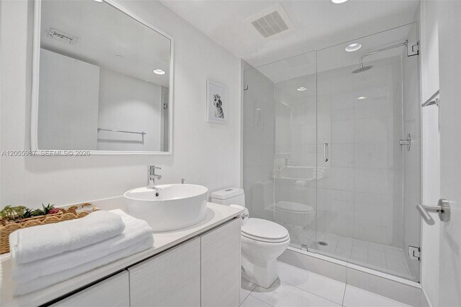 Building Photo - 2600 E Hallandale Beach Blvd