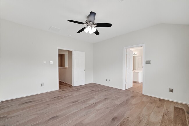 Building Photo - 16623 Newglen Ln