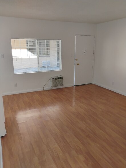 Building Photo - 14129 Vanowen St