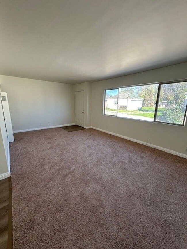 Building Photo - 3511