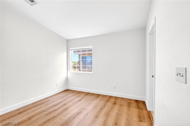 Building Photo - 3037 Aloha Ave