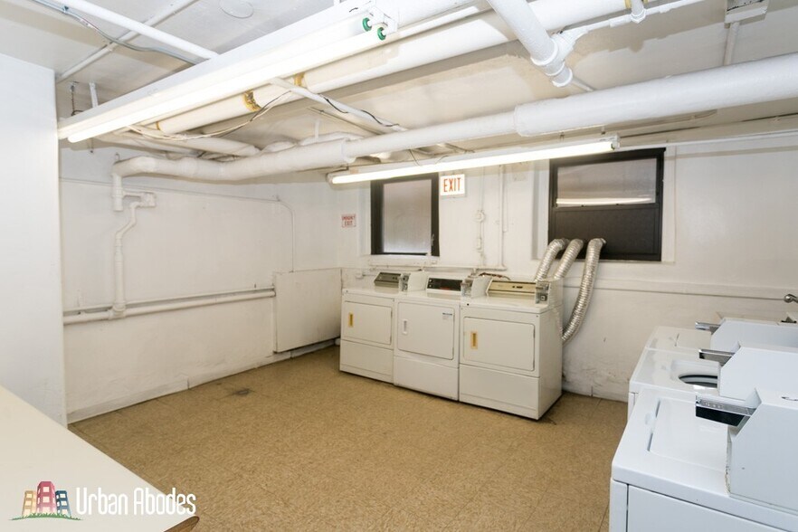 Building Photo - 701 W Belmont Ave