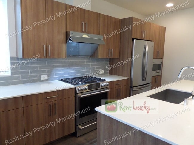 Building Photo - Stunning 4-Bedroom Newer Construction w/Huge VIEW Rooftop Deck in Fremont!!