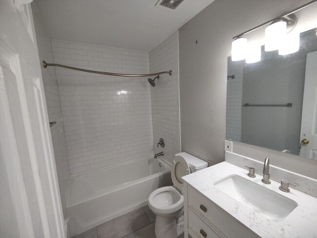 Building Photo - 2220 S 9th St