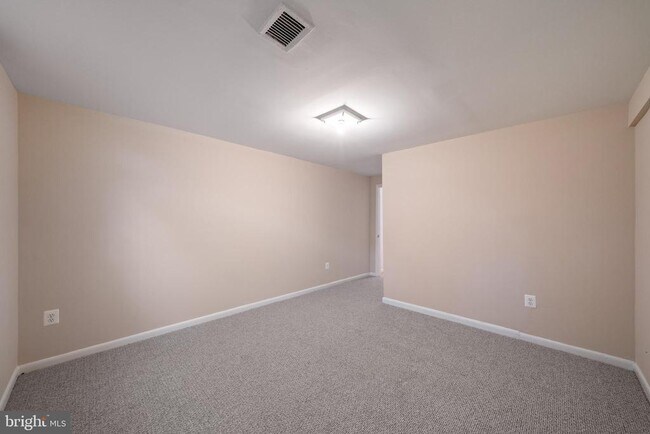Building Photo - 1103 Burwick Dr