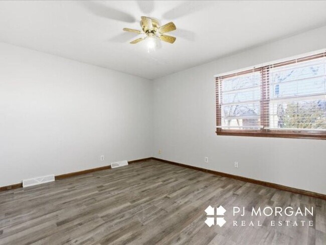 Building Photo - 9524-9526