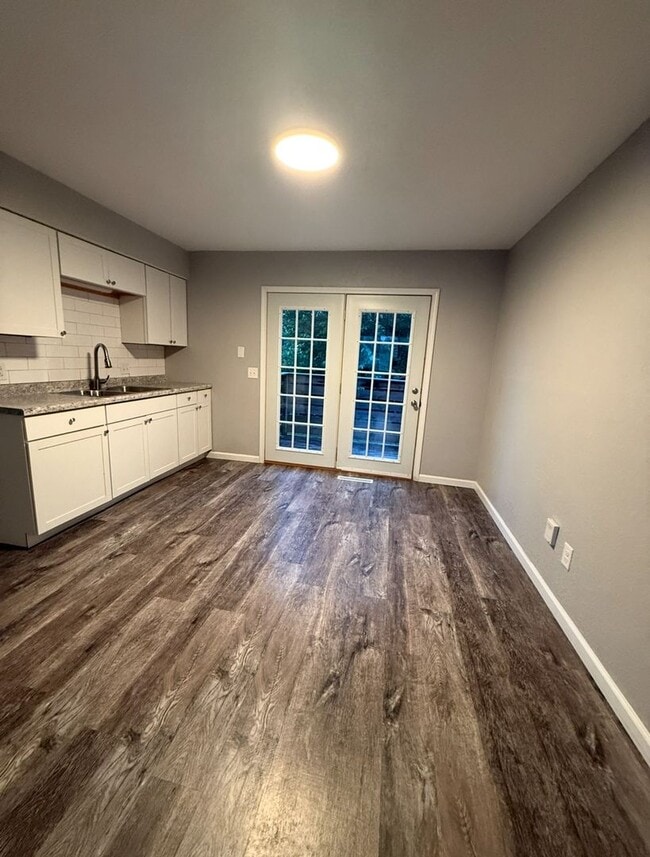 Building Photo - QC5332