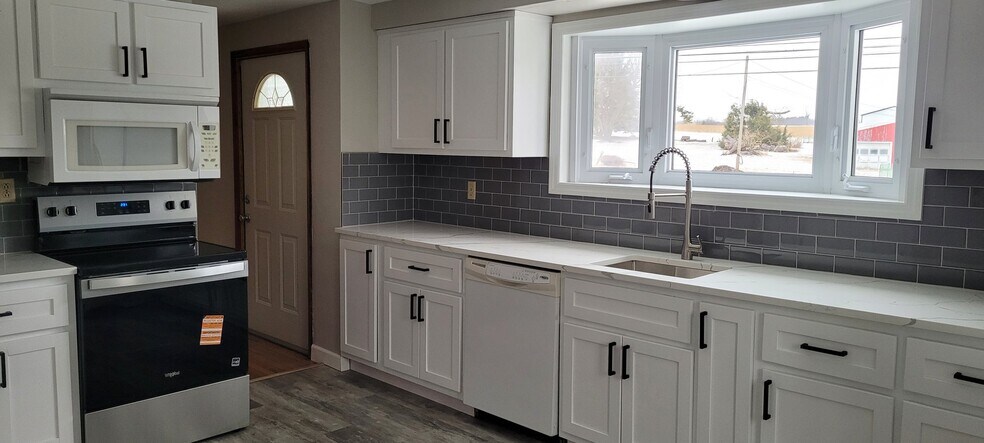 Building Photo - 572 Dinnerbell Rd