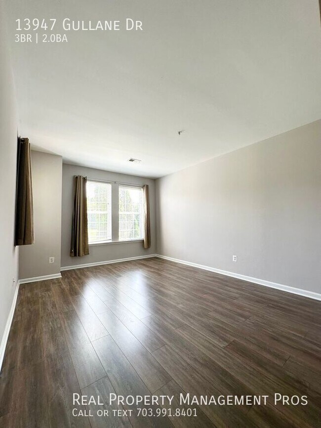 Building Photo - 3 Bedroom Smart Home with Car Charger!