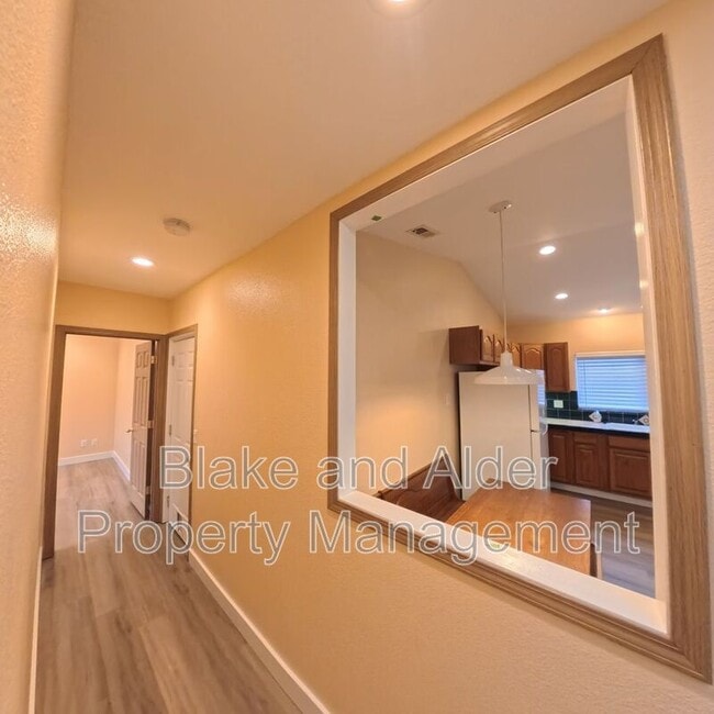 Building Photo - 720 Portland Ave