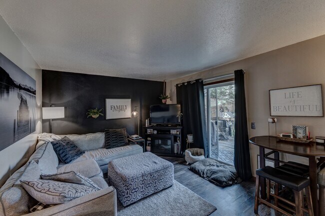 Building Photo - 4025 Wild Flower Dr