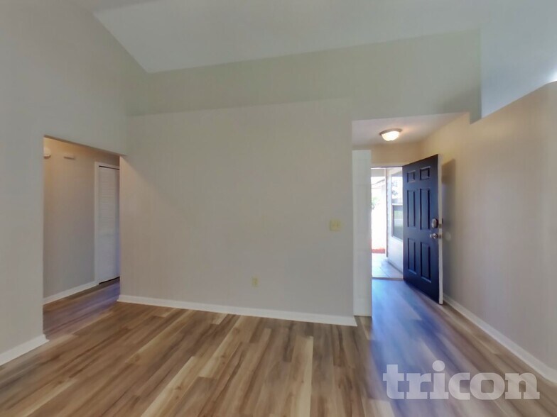 Building Photo - 1303 Rushing Dr