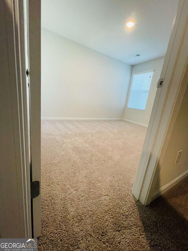 Building Photo - 160 Founders Dr