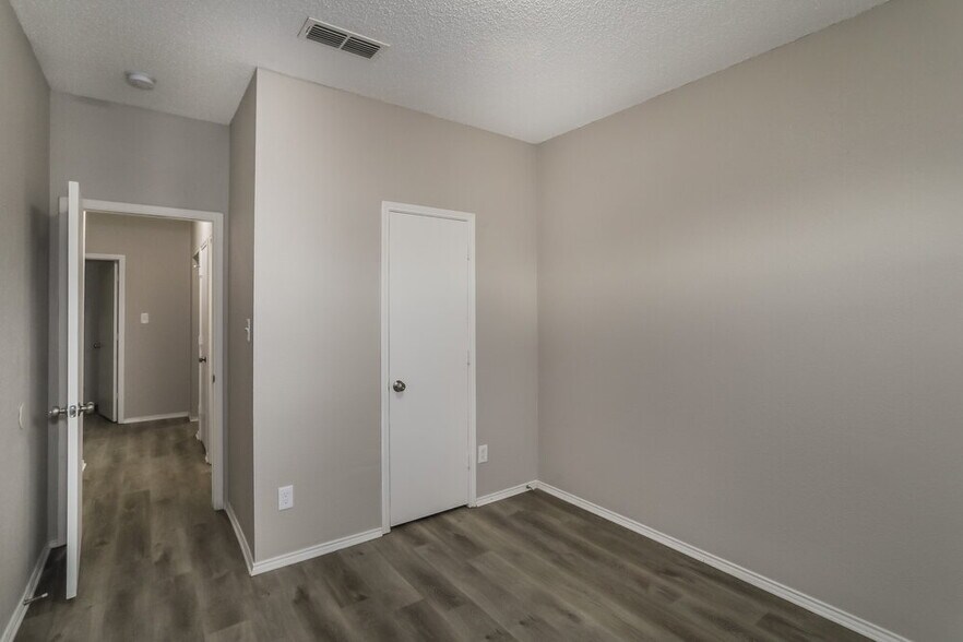 Building Photo - 4924 Cape St