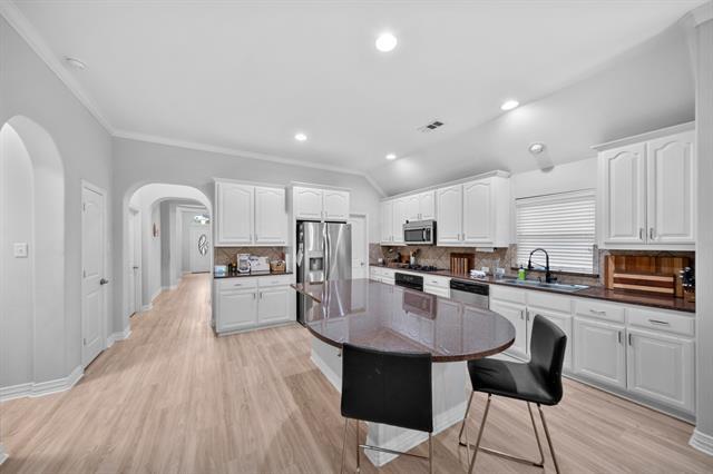 Building Photo - 674 Burr Oak Dr