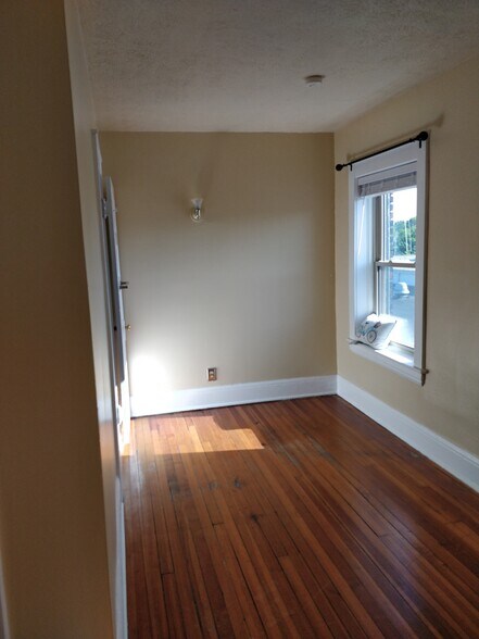 Building Photo - 3814 Prospect Ave E
