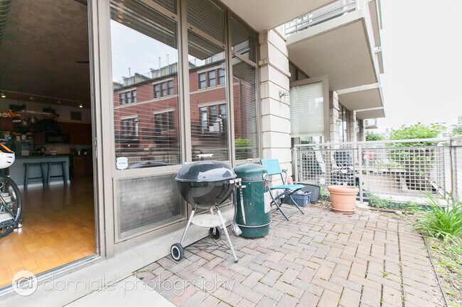 Building Photo - 1000 N Kingsbury St