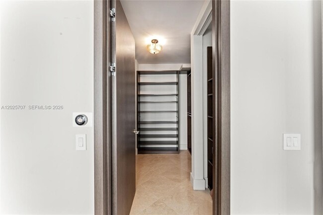 Building Photo - 5959 Collins Ave