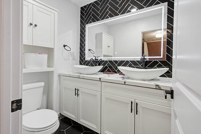 Building Photo - 1418 Marshall St