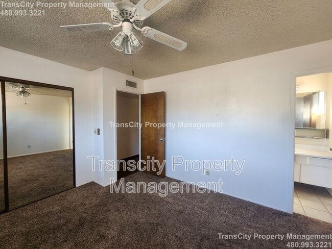 Building Photo - 128 E Ellis Dr