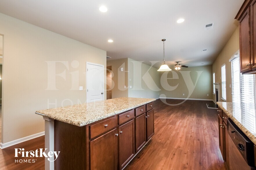 Building Photo - 9730 Loughlin Ln