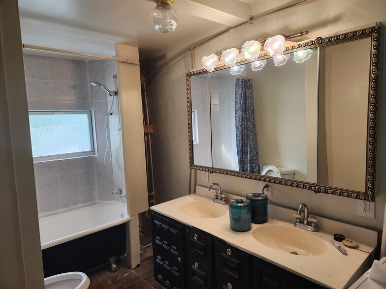 Building Photo - 759 Locust Ave