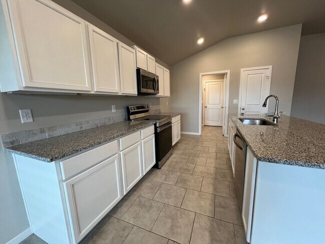 Building Photo - Spacious 3/2 located in Lubbock-Cooper ISD in Bell Farms- AVAILABLE NOW!