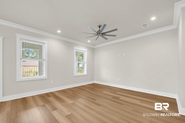 Building Photo - 27085 Park Dr