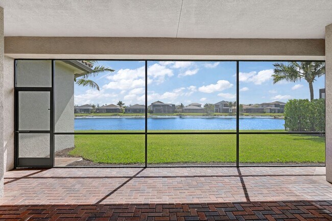 Building Photo - ** STONECREEK ** 3 BED + DEN / 3.5 BATH - ...