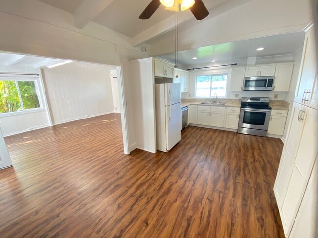 Building Photo - 3 Bedroom, 1.5 Baths