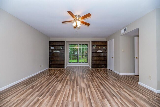 Building Photo - 2710 Yorktown Dr
