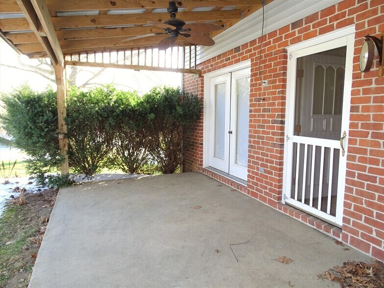 Building Photo - 859 Cindy Ln