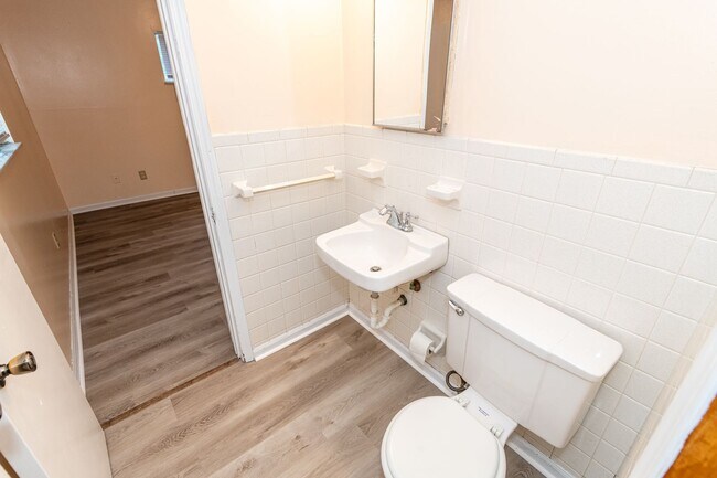 Building Photo - DAYTON, OH - GREENWICH VILLAGE - 3 BED, 1....