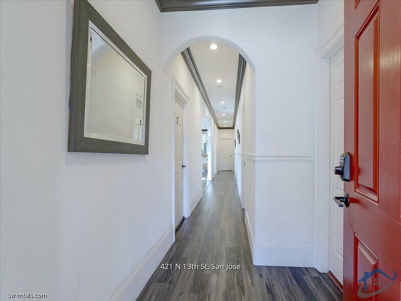 Building Photo - 421 N 13th St