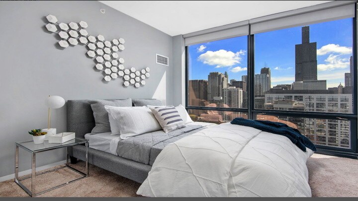 Spacious bedroom - 801 W Adams St