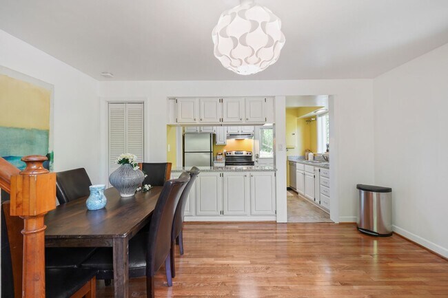 Building Photo - 3 Bed 1.5 Bath - Takoma Park Cottage - Mov...